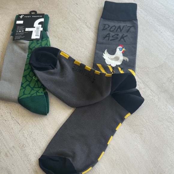 3 Pairs of Foot Traffic Men's Graphic Socks - Brown, Green, Black - Picture 6 of 9